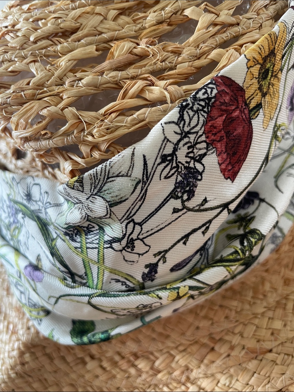 Gucci Natural Straw Wide-Brim Hat with Floral Silk Scarf - Picture 5 of 8